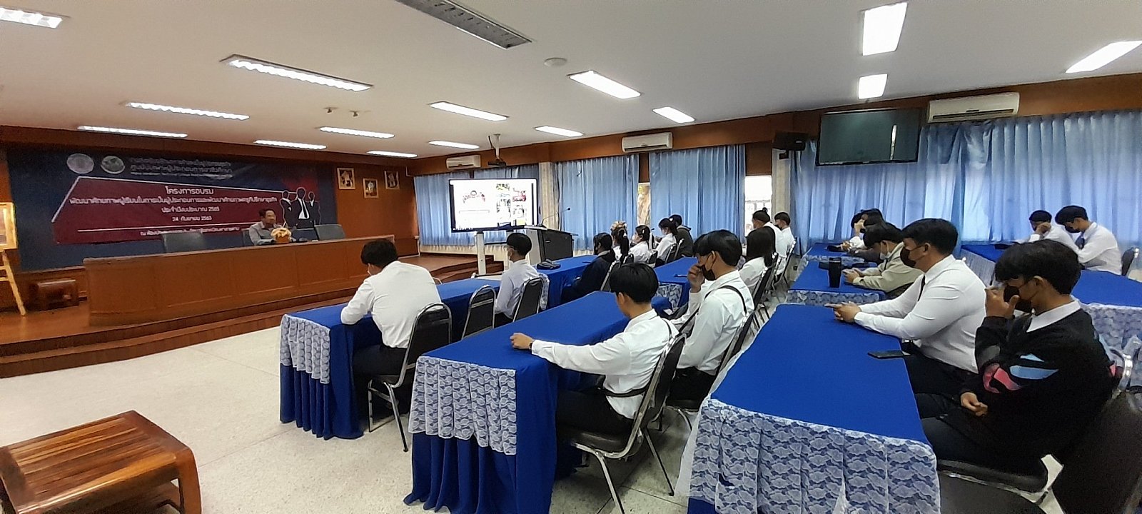 โครงการอบรมพัฒนาศักยภาพผู้เรียนในการเป็นผู้ประกอบการและพัฒนาศักยภาพครูที่ปรึกษาธุรกิจ 2565