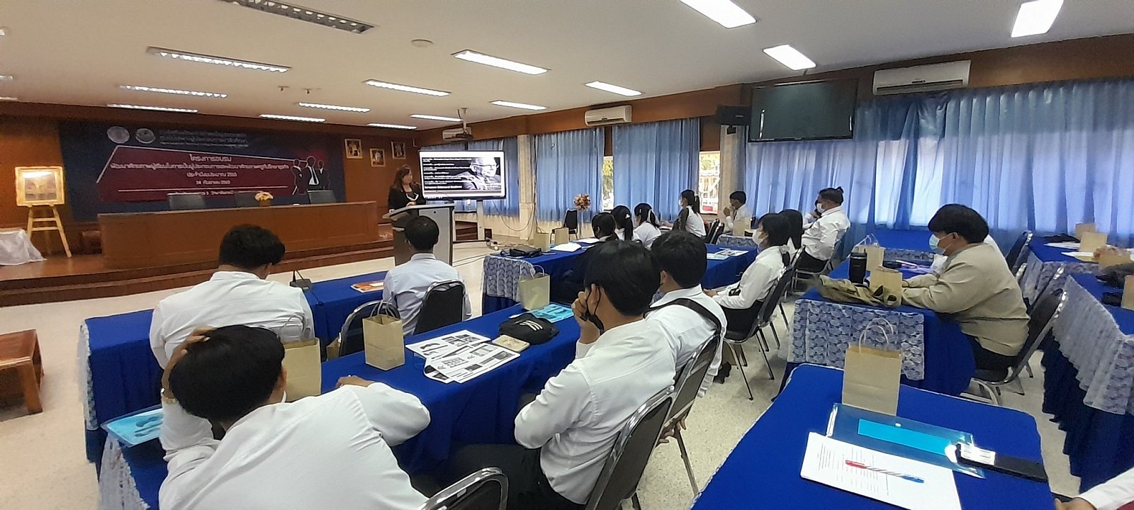 โครงการอบรมพัฒนาศักยภาพผู้เรียนในการเป็นผู้ประกอบการและพัฒนาศักยภาพครูที่ปรึกษาธุรกิจ 2565