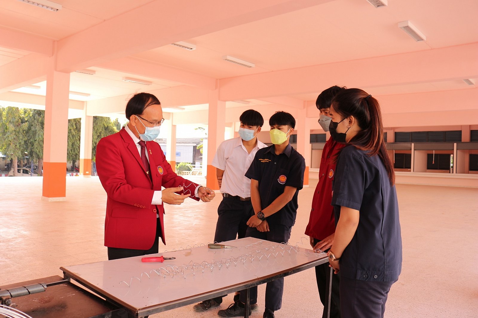 การประเมินสิ่งประดิษฐ์ของคนรุ่นใหม่  "นวัตกรรมอาชีวศึกษาเพื่อแก้ปัญหาความยากจน" ประจำปีการศึกษา2564