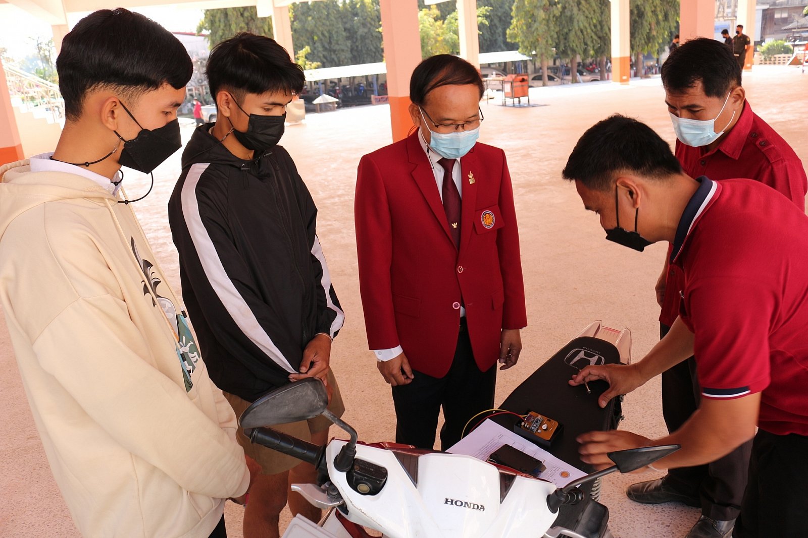การประเมินสิ่งประดิษฐ์ของคนรุ่นใหม่  "นวัตกรรมอาชีวศึกษาเพื่อแก้ปัญหาความยากจน" ประจำปีการศึกษา2564