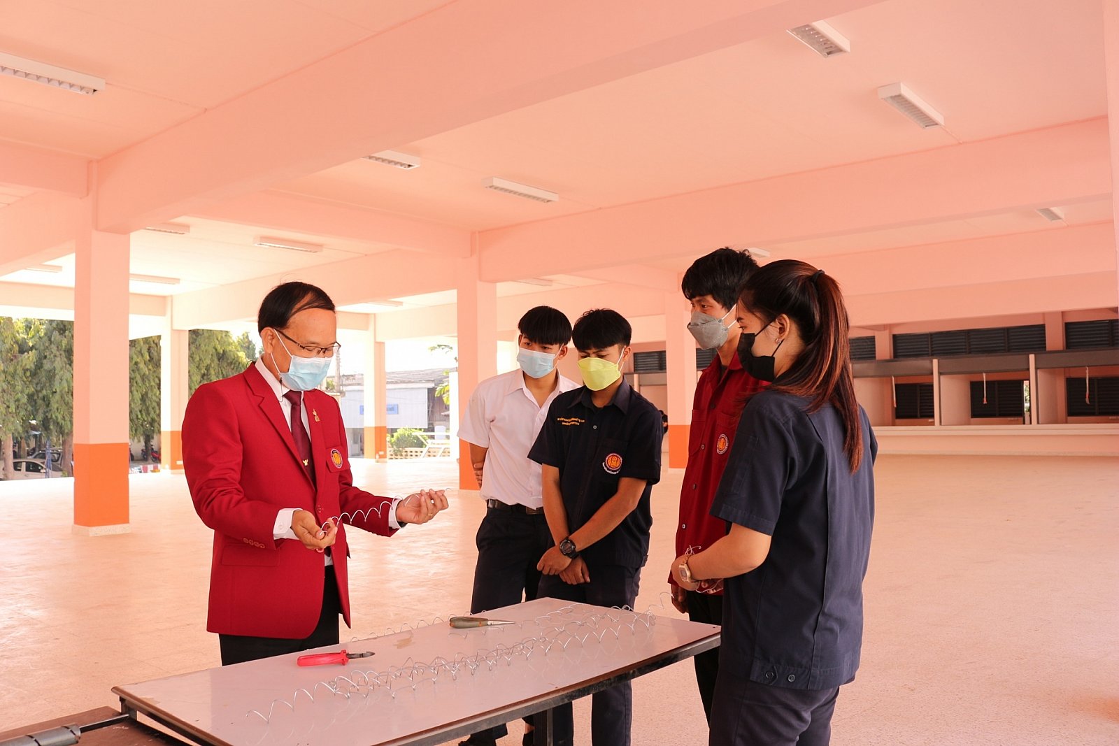 การประเมินสิ่งประดิษฐ์ของคนรุ่นใหม่  "นวัตกรรมอาชีวศึกษาเพื่อแก้ปัญหาความยากจน" ประจำปีการศึกษา2564