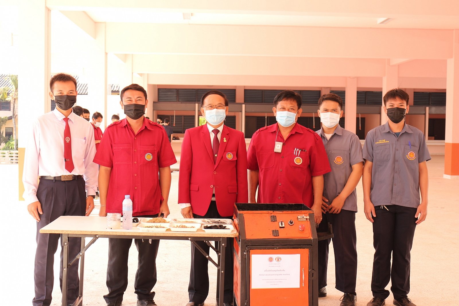 การประเมินสิ่งประดิษฐ์ของคนรุ่นใหม่  "นวัตกรรมอาชีวศึกษาเพื่อแก้ปัญหาความยากจน" ประจำปีการศึกษา2564