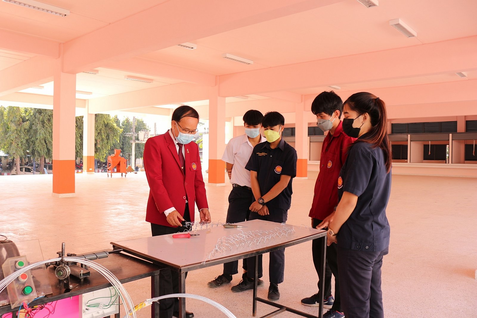การประเมินสิ่งประดิษฐ์ของคนรุ่นใหม่  "นวัตกรรมอาชีวศึกษาเพื่อแก้ปัญหาความยากจน" ประจำปีการศึกษา2564